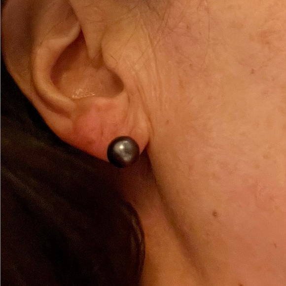 Cultured Black Tahitian Pearl Earrings - Picture 15 of 16